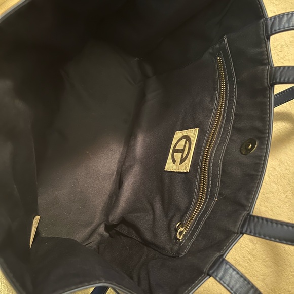 Telfar Metallic Cobalt Blue Medium Shopper, great condition! - Picture 14 of 16